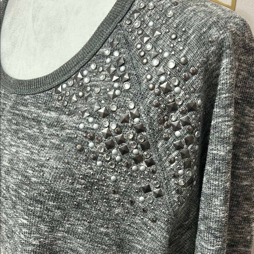Chic Gray Knit Top with Sparkle Accents - Picture 3 of 4